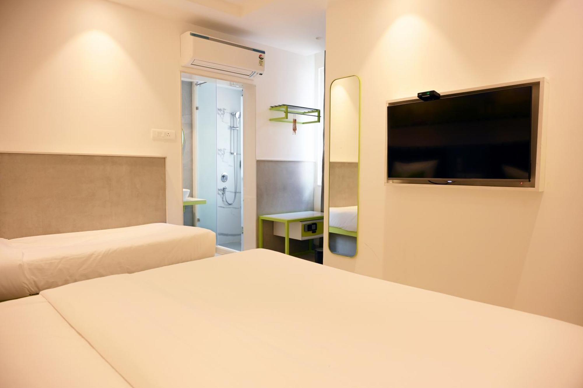 Hotel Le Roi Express Karol Bagh Delhi  Exterior photo